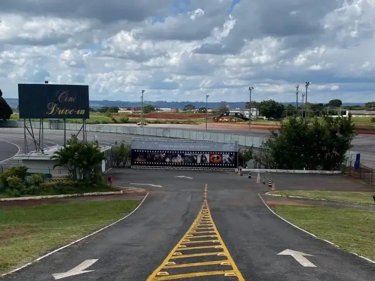 Cine Drive-in mantiene viva la nostalgia con propuestas para nuevas generaciones