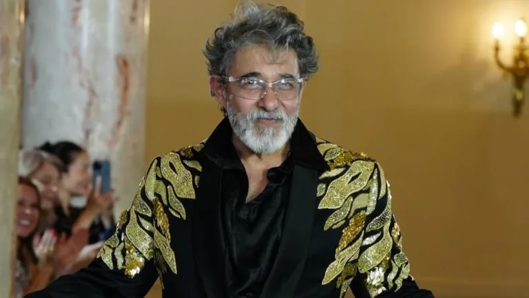 Deepak Tijori recibe premio a Mejor Actor por "Echoes Of Us" en festival de la Riviera Francesa