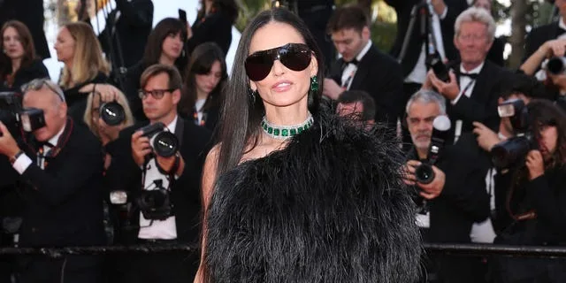Demi Moore deslumbra en Cannes con un icónico diseño de Gucci Resort 2027