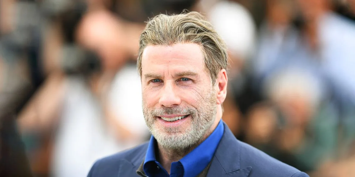 John Travolta emociona en Cannes al recibir premio especial y protagonizar inesperado detalle