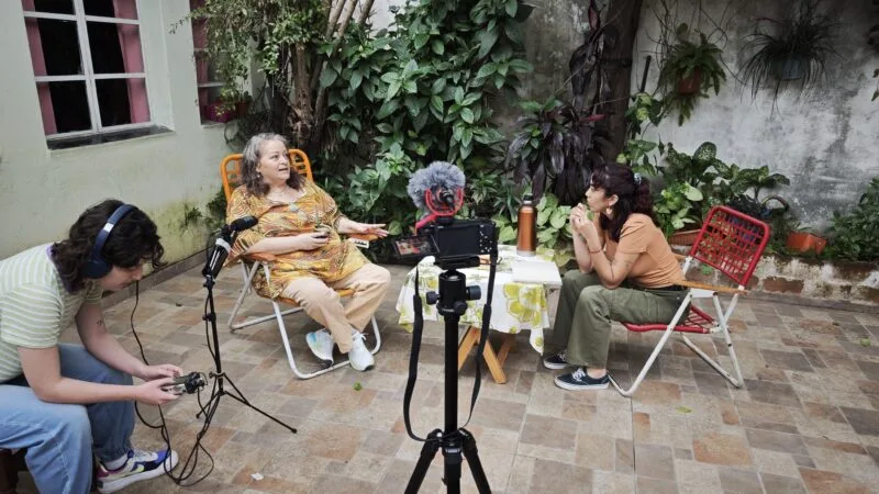 Un documental universitario visibiliza la lucha de mujeres cuidadoras y gana premio en festival nacional