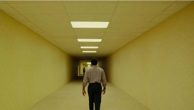 Backrooms: la película de terror independiente que domina la taquilla en 42 países