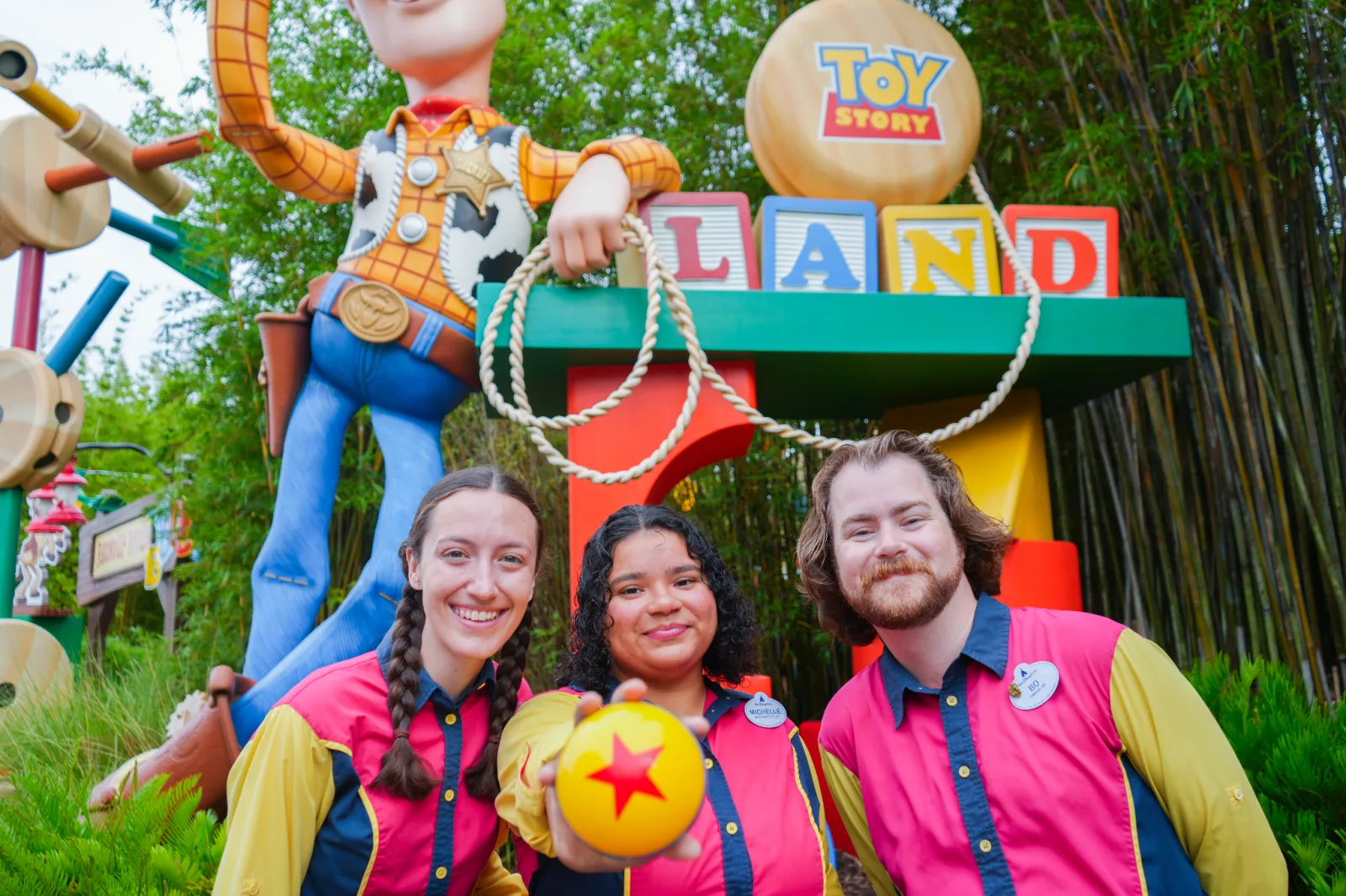 Celebran el legado de Pixar en Toy Story Land con la llegada de Toy Story 5
