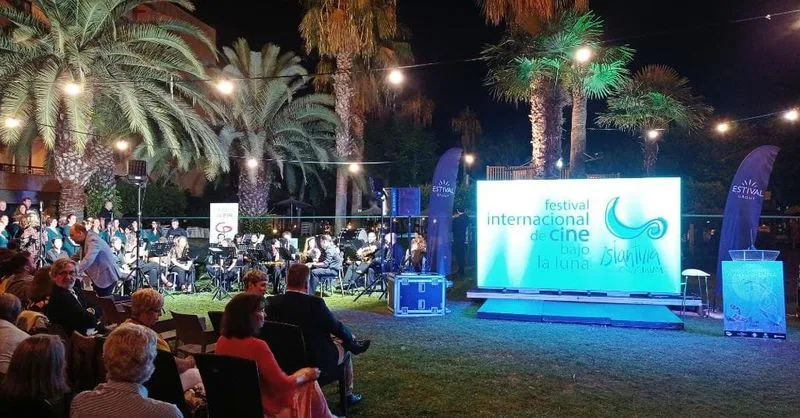 El Festival de Cine Bajo la Luna en Islantilla ofrece dos meses de cine independiente junto al mar