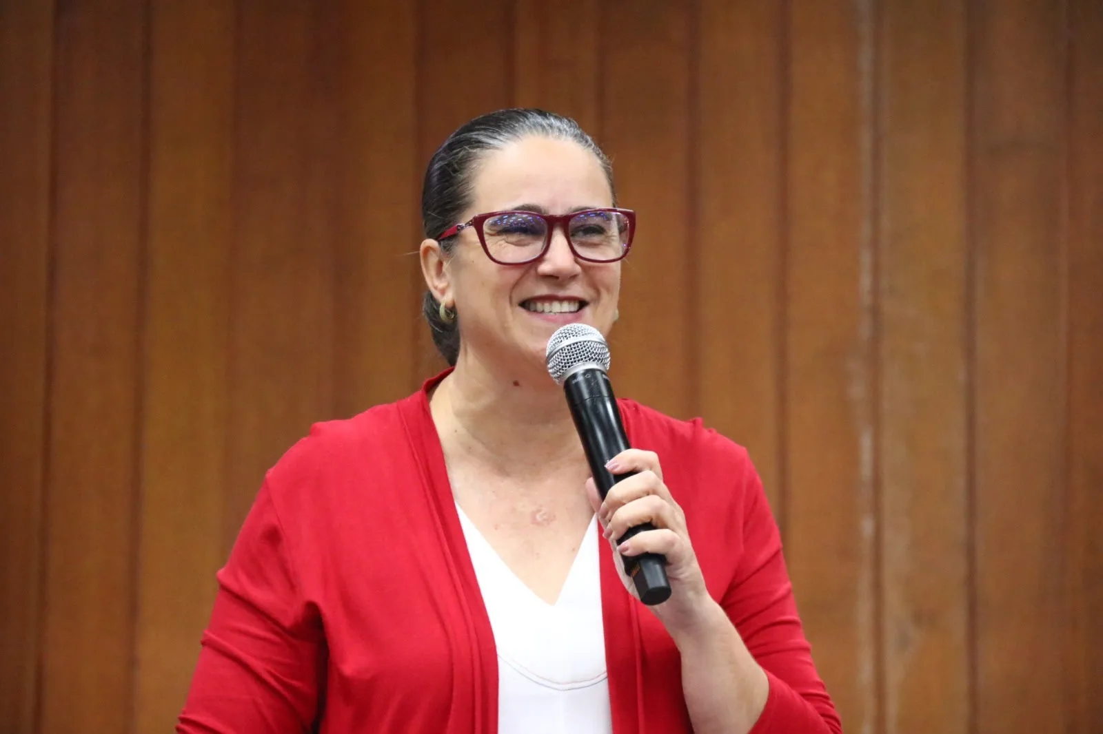Kátia presenta su precandidatura a diputada estatal en evento cultural en Goiânia