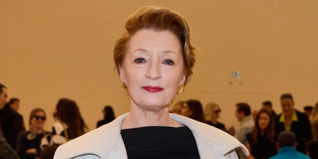 Lesley Manville y Brett Goldstein protagonizan nueva comedia romántica para Prime Video