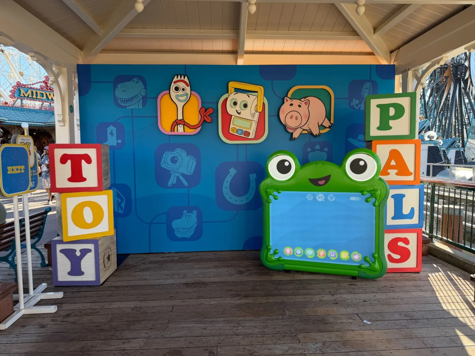 Toy Story 5 estrena un nuevo escenario para encuentros con los personajes en Pixar Pier