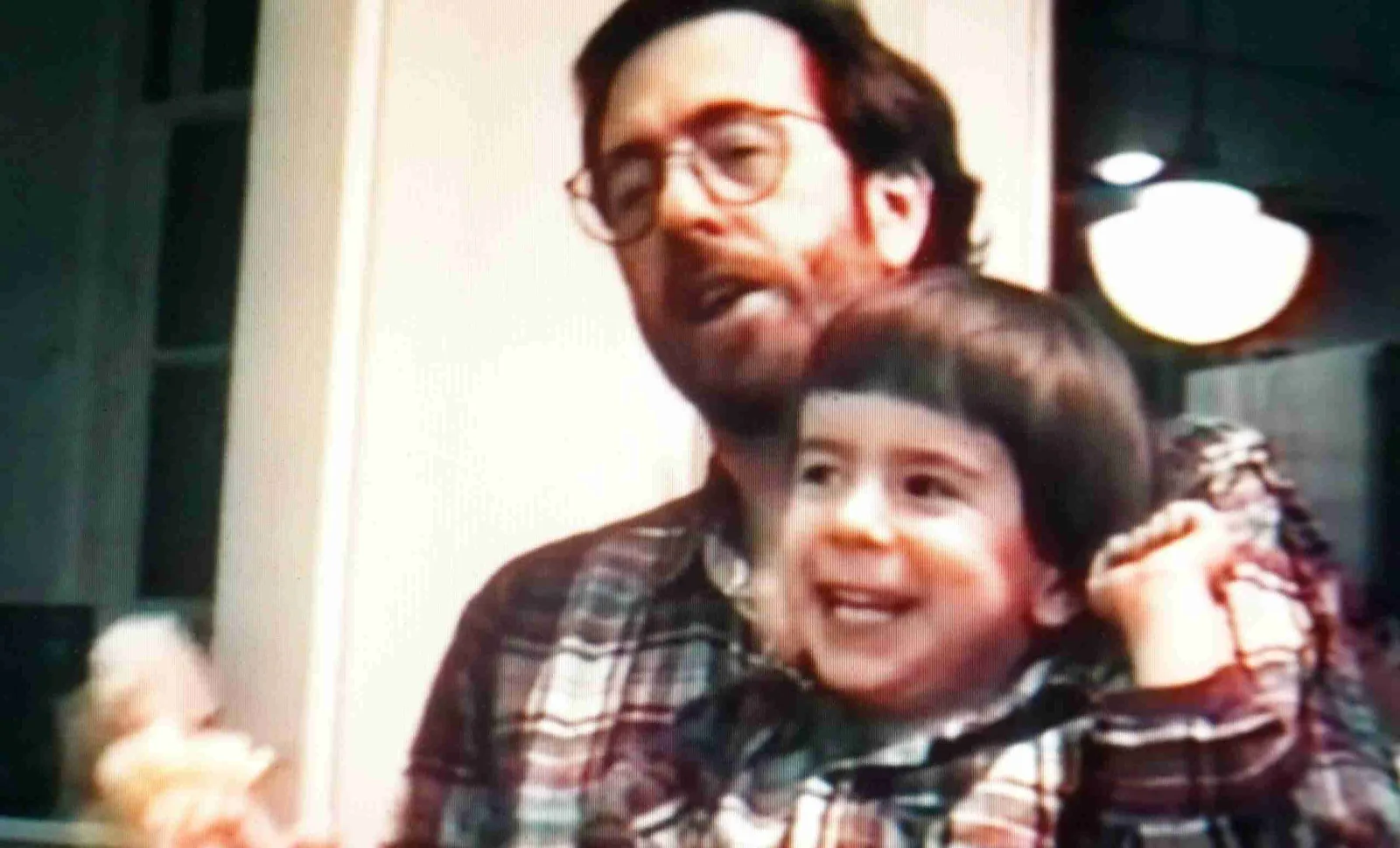 El documental “Remake” explora la vida y la pérdida de Adrian McElwee a través del lente familiar
